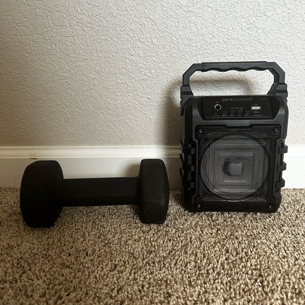Small but mighty portable speaker - new in box